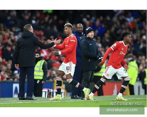 英超朗尼克带领球队状态回暖，未来表现值得关注